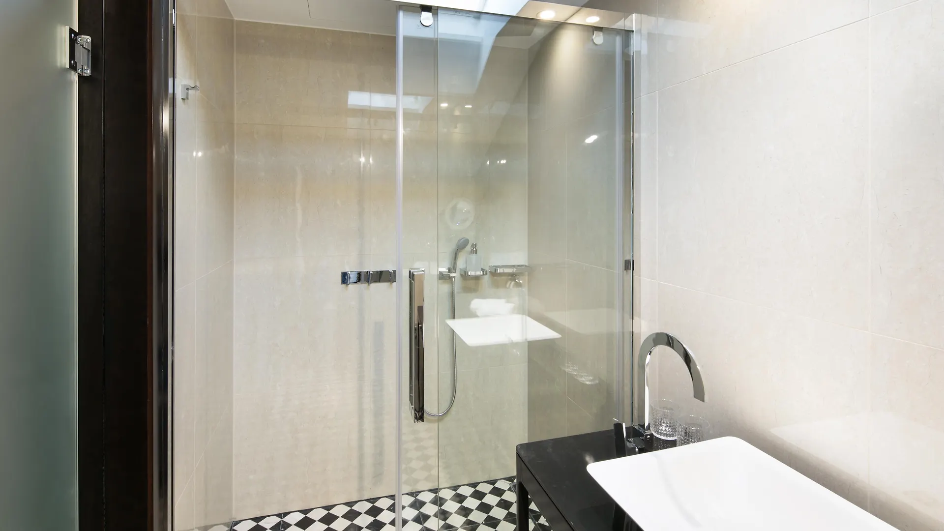 ****  Quentin Prague Hotel Česká republika